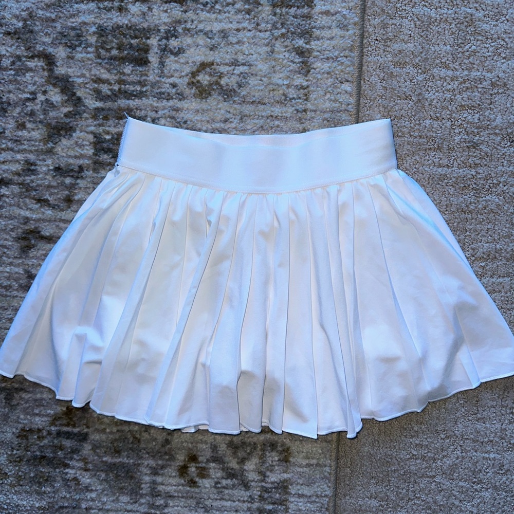 Aritzia TNA tennis skirt- XS